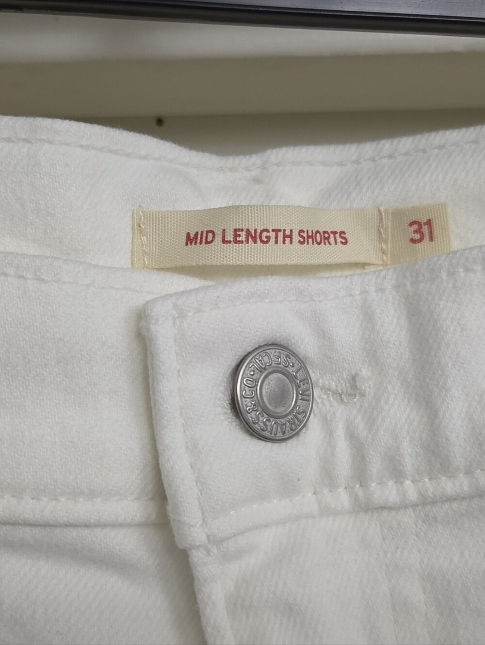 Levi's Mid Length Shorts - Picture 4 of 8